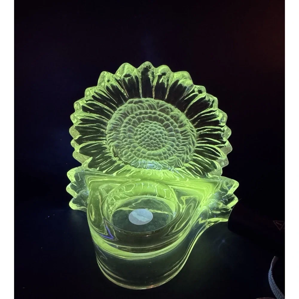 Partylite Sunflower Tealight Votive Candle Holder UV Glow Clear & Frosted Glass‎ - Picture 9 of 9